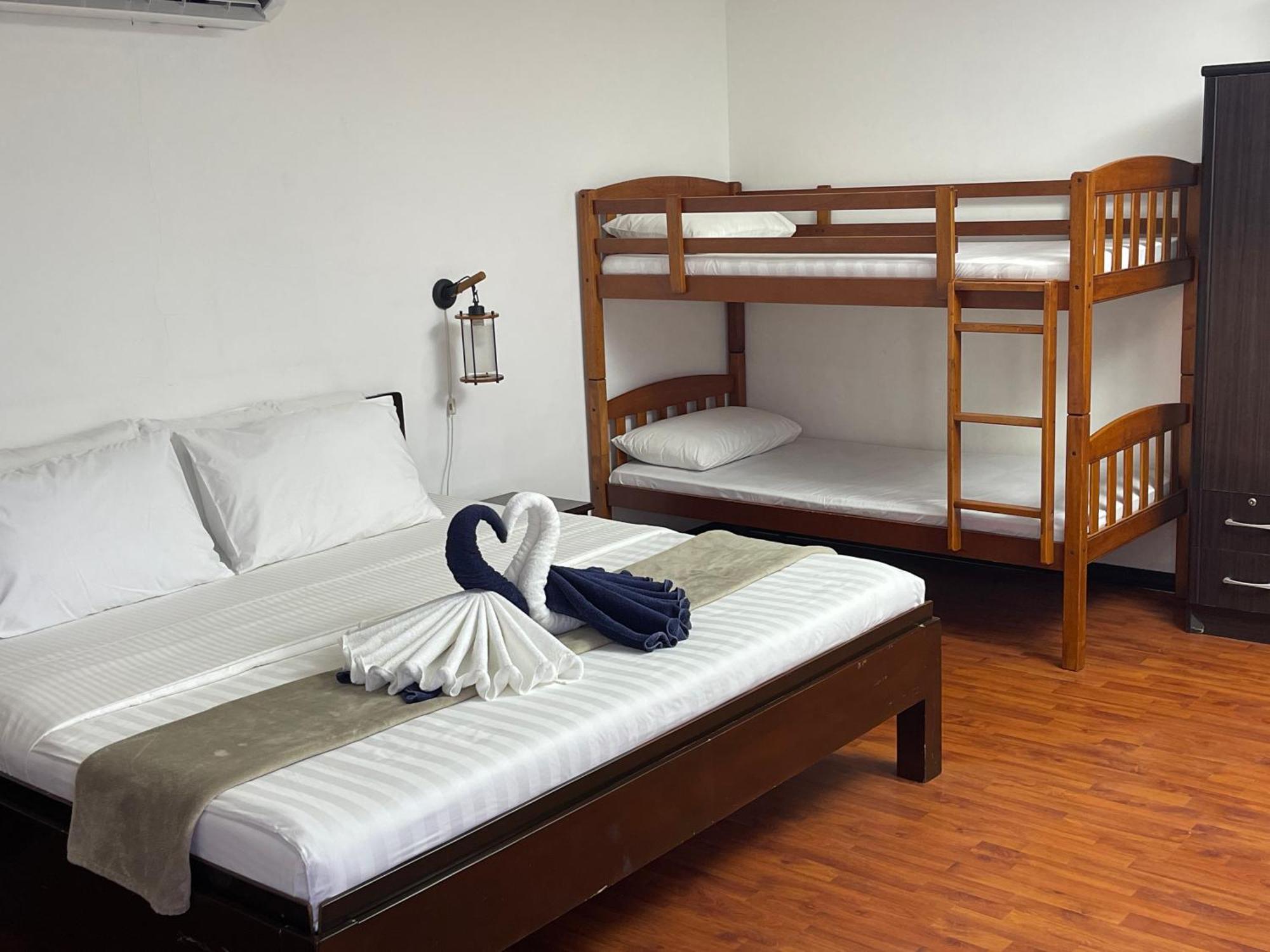 Parrot Resort Moalboal Exterior photo