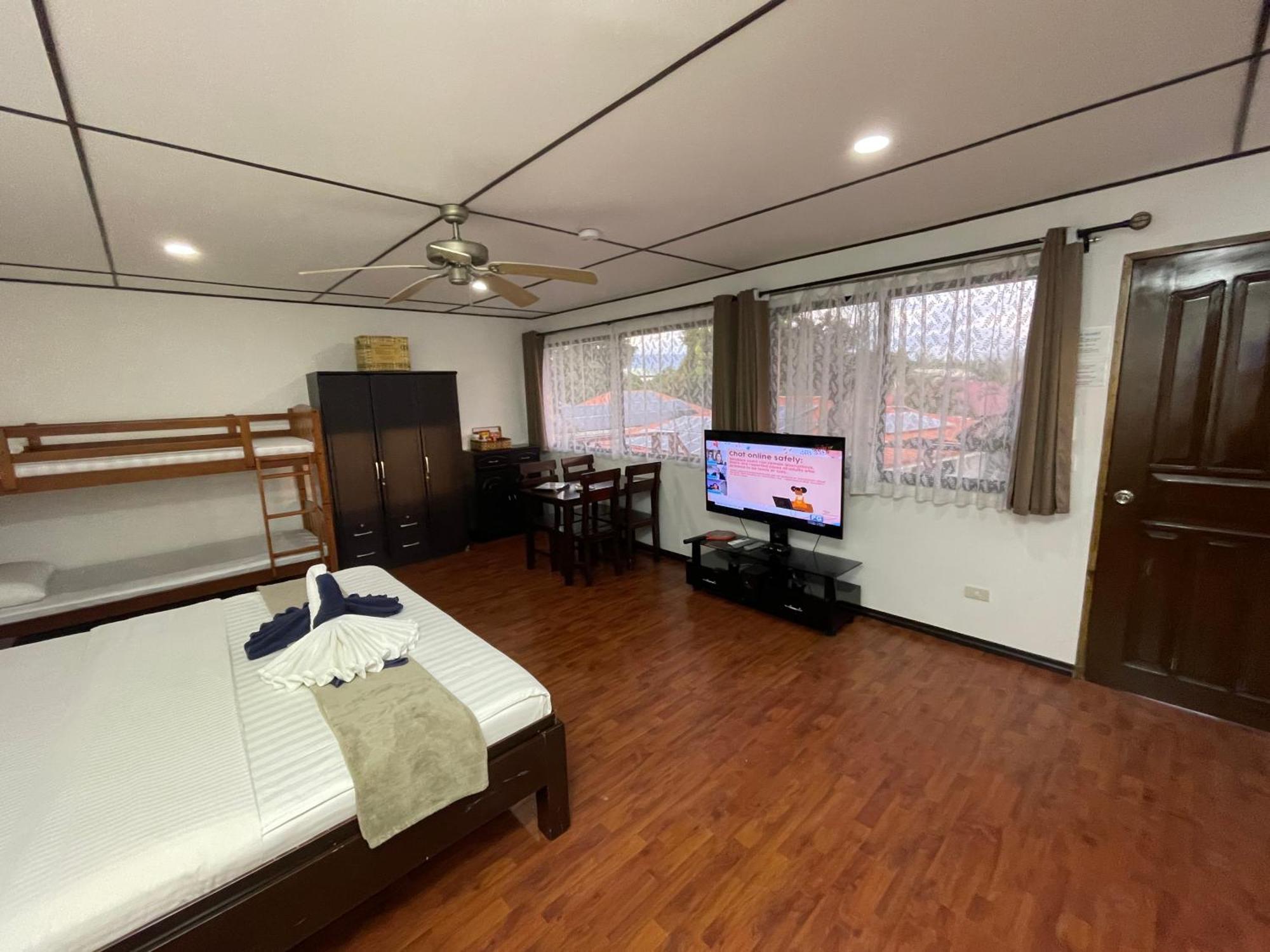 Parrot Resort Moalboal Room photo